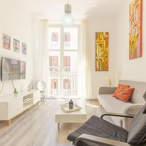 https://beautiful-flat-with-balcony-and-wifi-in-malaga-center.es-andalucia.com
